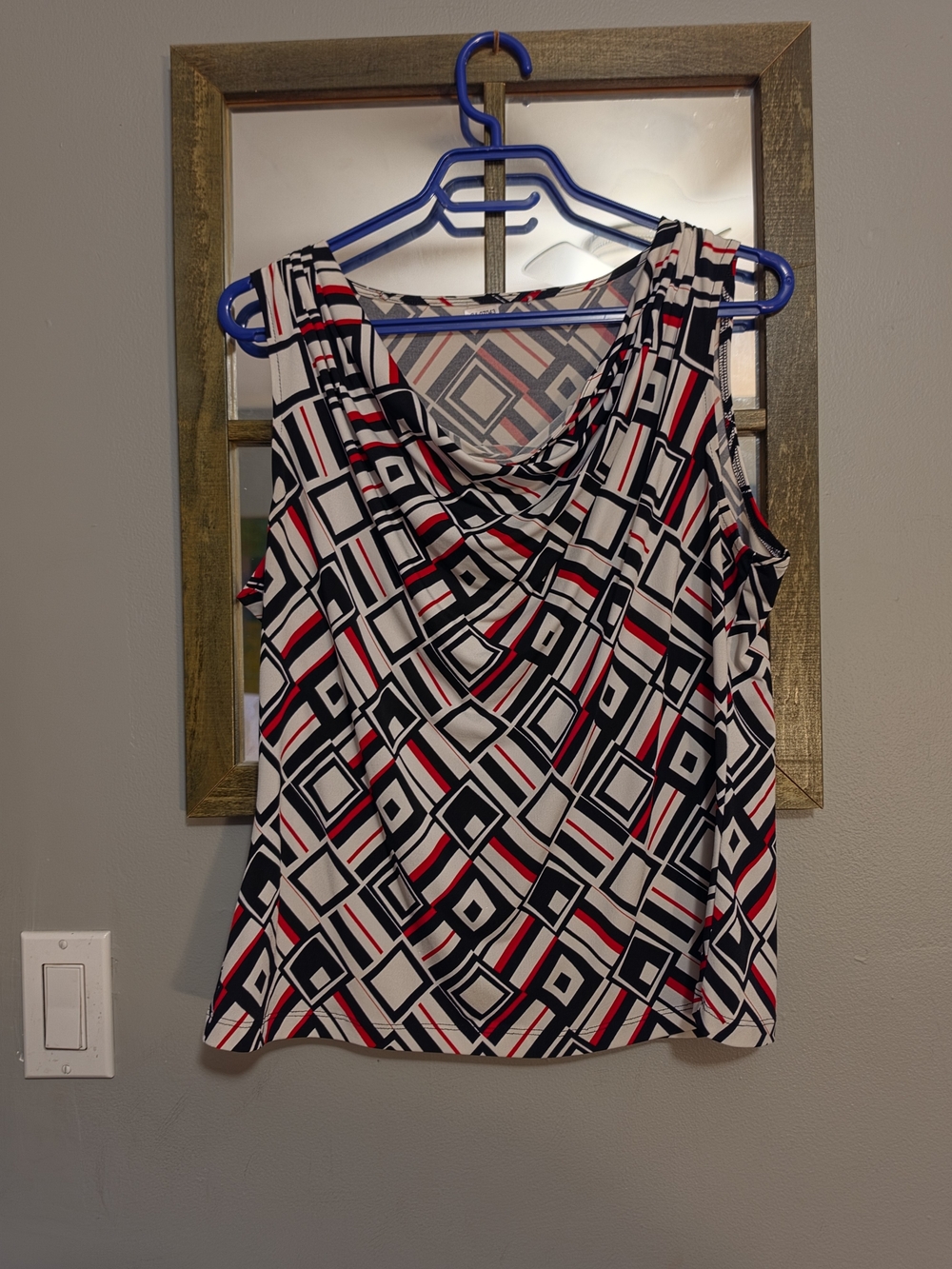 Geometric Print Drape Neck Sleeveless Top - Black/White/Red